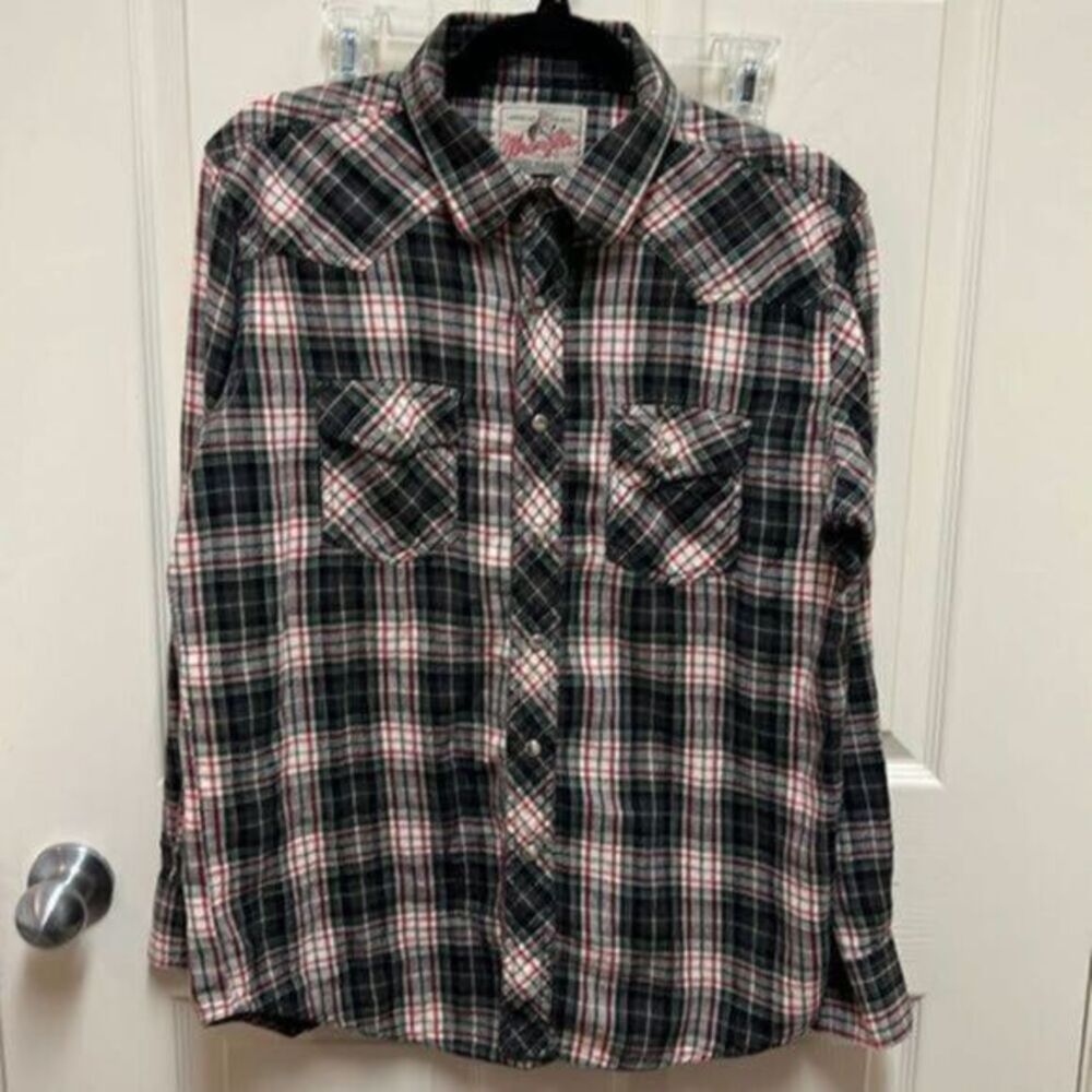 Vintage Wrangler Western Wear Plaid,  Pearl Snap Buttons, Long Sleeve Shirt